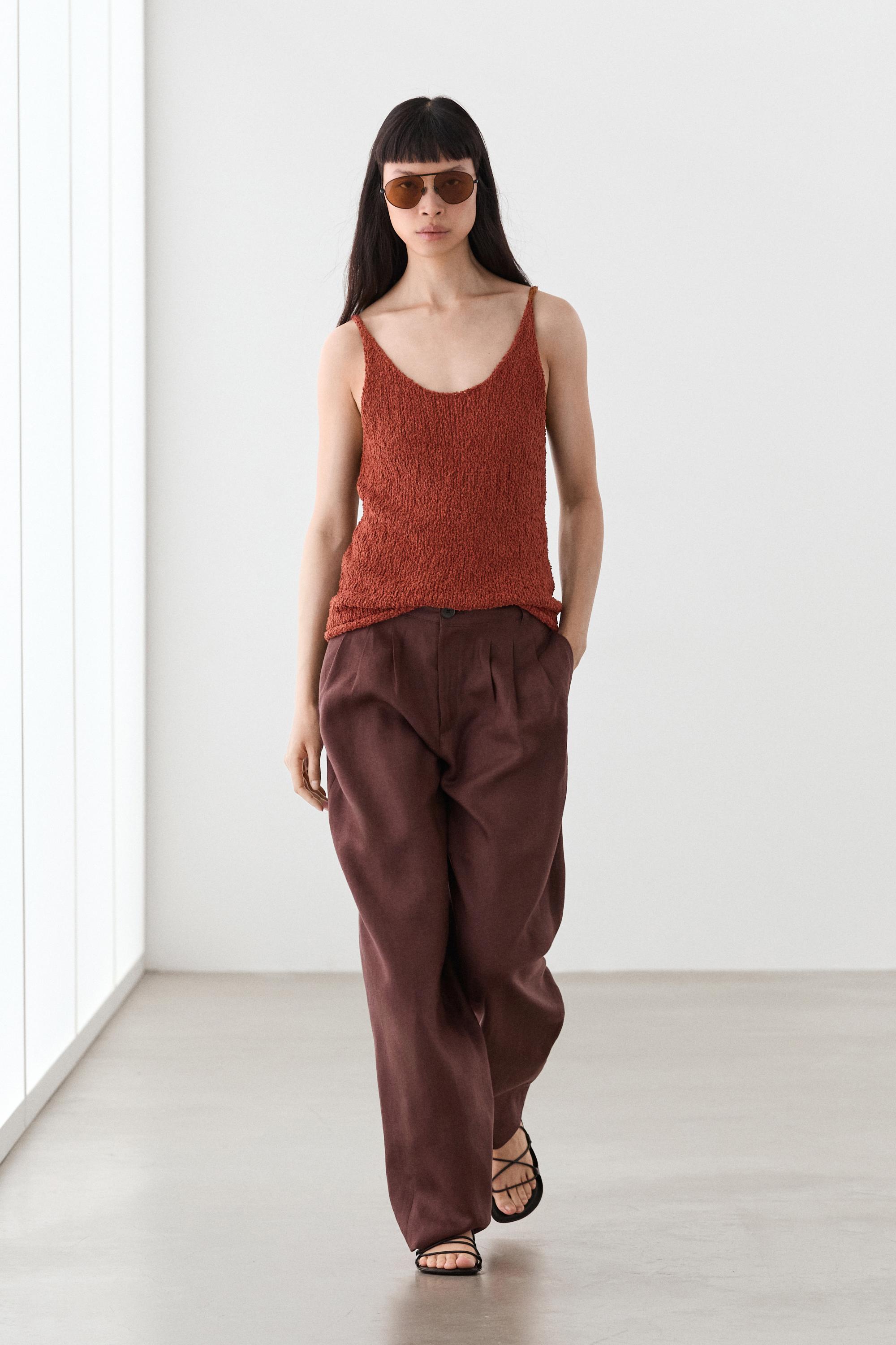 Wide-leg pleated linen trousers
